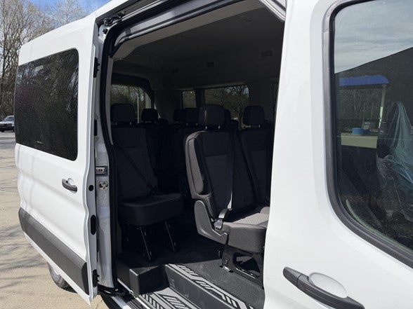 2026 Ford Transit Passenger Wagon T-350 148" Med Roof XL AWD