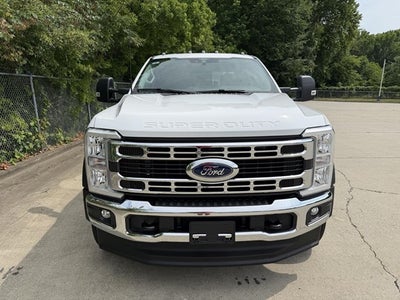 2026 Ford Super Duty F-450 DRW XL 4WD Crew Cab 179" WB 60" CA