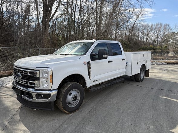2026 Ford Super Duty F-350 DRW XL 4WD Crew Cab 179" WB 60" CA