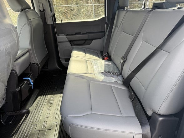 2026 Ford Super Duty F-350 DRW XL 4WD Crew Cab 179" WB 60" CA