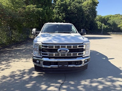 2026 Ford Super Duty F-350 DRW XL 4WD Crew Cab 179" WB 60" CA