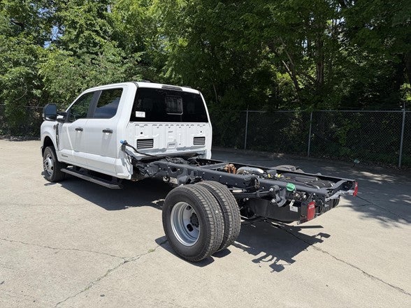 2026 Ford Super Duty F-350 DRW XL 4WD Crew Cab 179" WB 60" CA