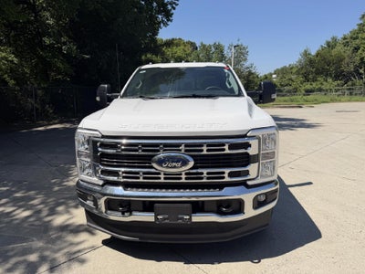 2026 Ford Super Duty F-350 DRW XL 4WD Crew Cab 179" WB 60" CA