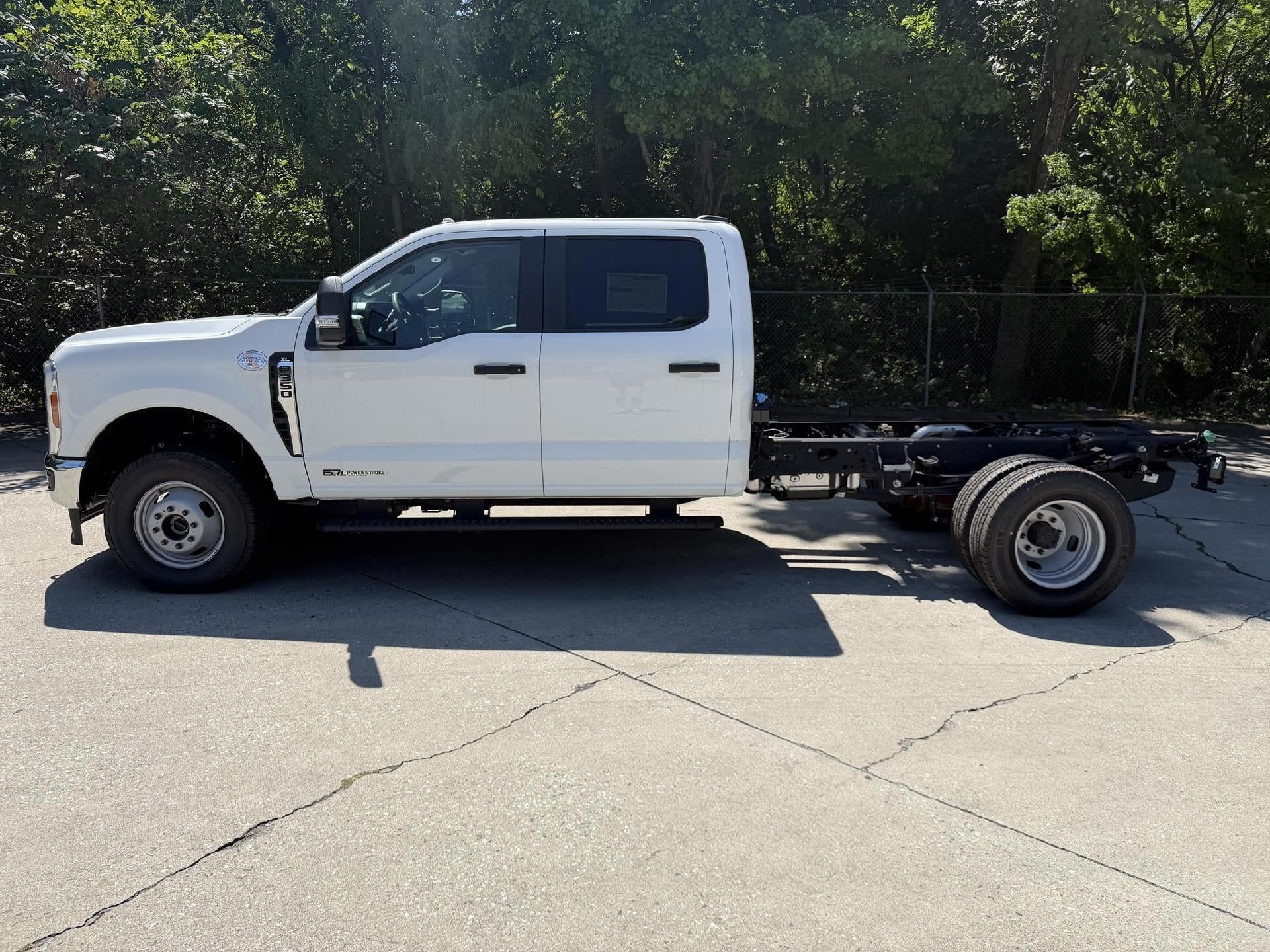 2026 Ford Super Duty F-350 DRW XL 4WD Crew Cab 179" WB 60" CA