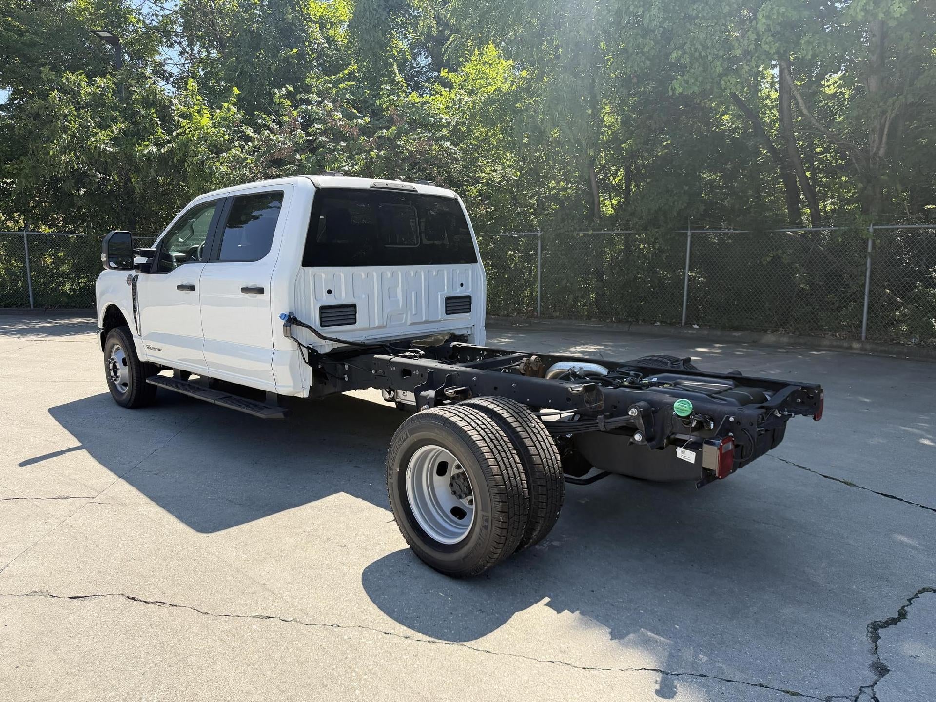 2026 Ford Super Duty F-350 DRW XL 4WD Crew Cab 179" WB 60" CA