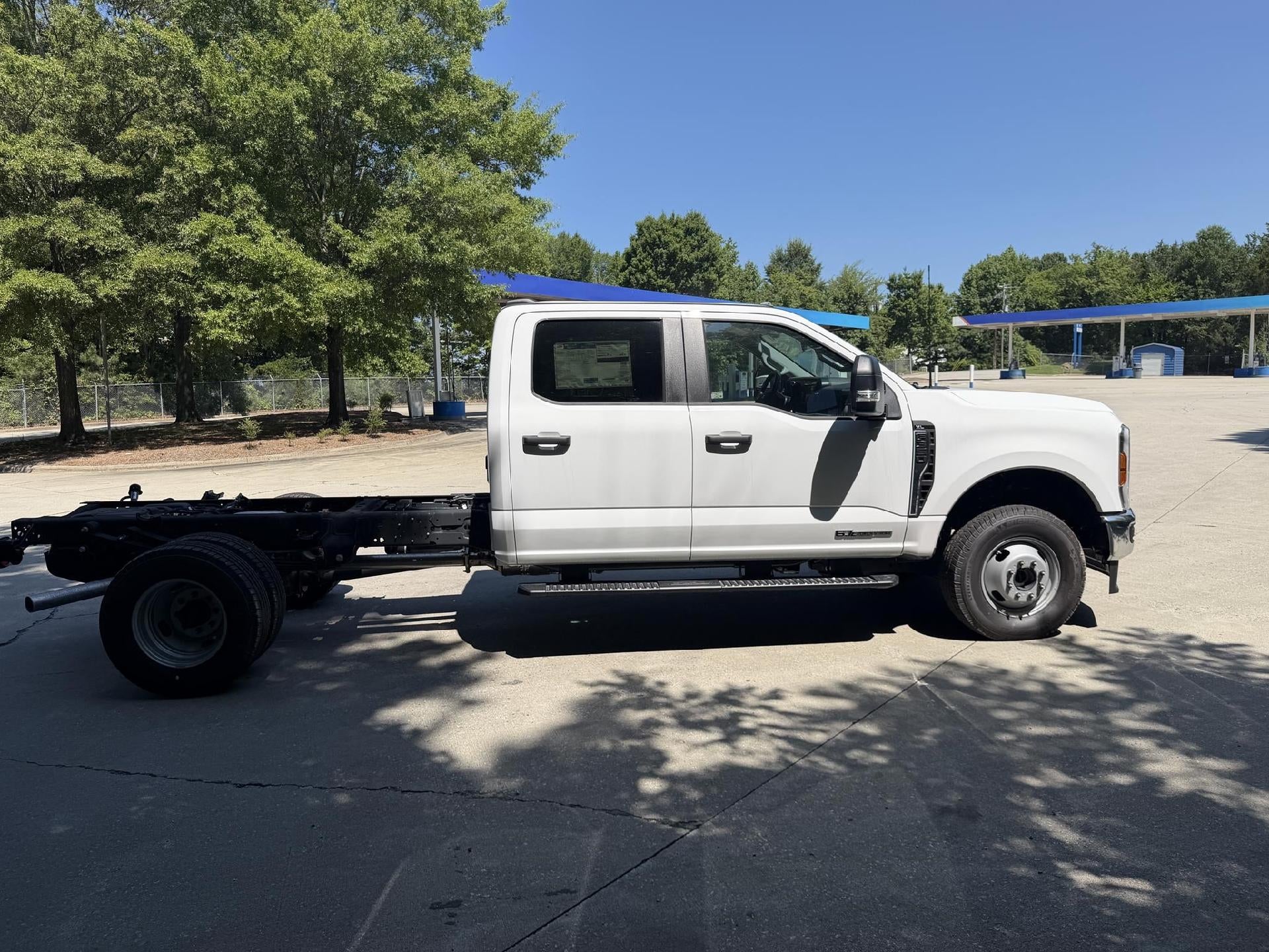 2026 Ford Super Duty F-350 DRW XL 4WD Crew Cab 179" WB 60" CA