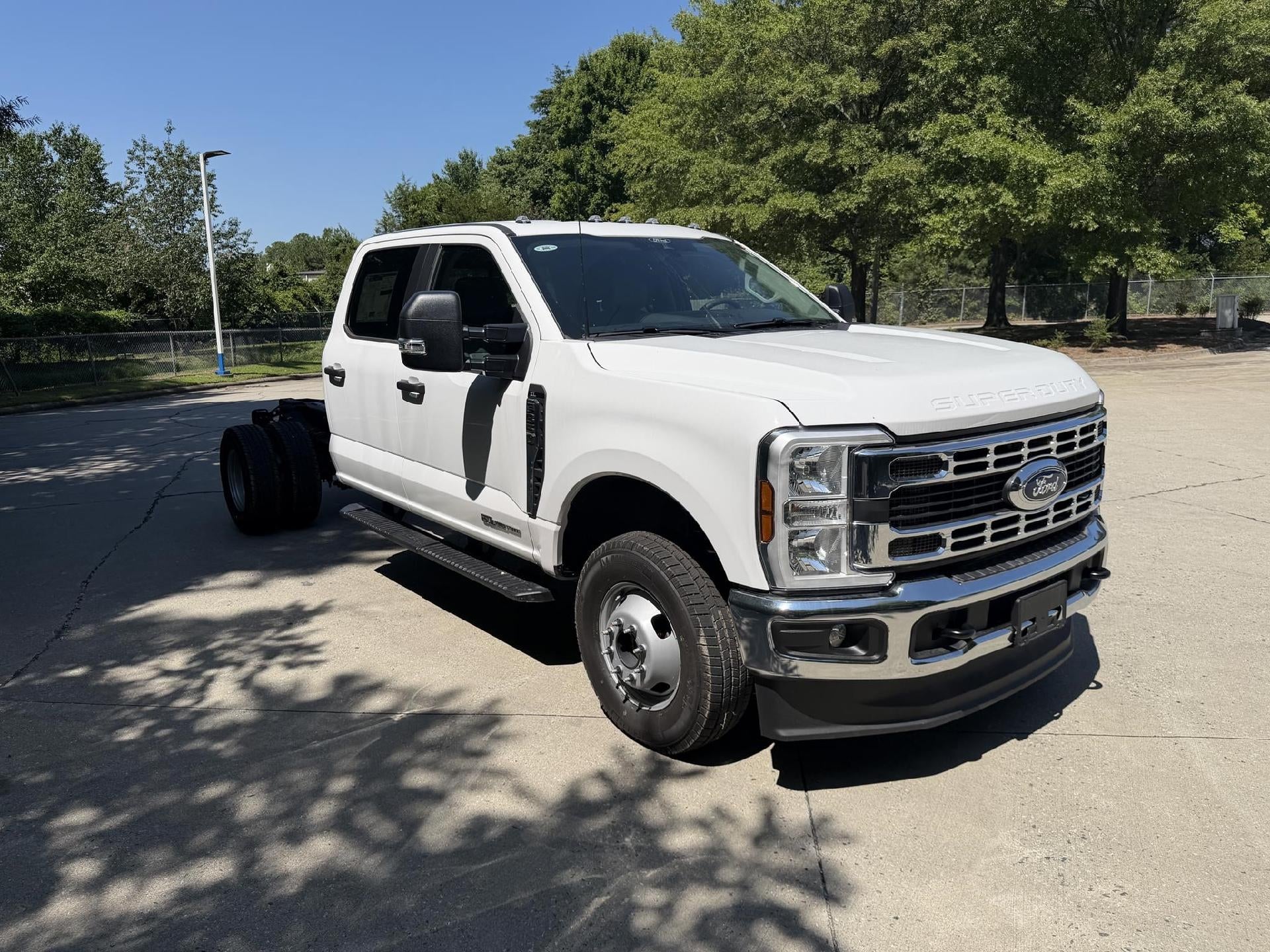 2026 Ford Super Duty F-350 DRW XL 4WD Crew Cab 179" WB 60" CA