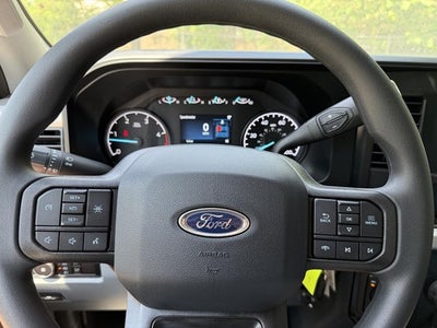 2026 Ford Super Duty F-350 DRW XL 4WD Crew Cab 179" WB 60" CA