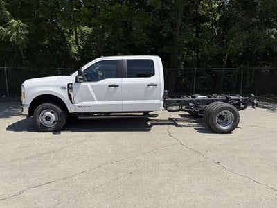 2026 Ford Super Duty F-350 DRW XL 4WD Crew Cab 179" WB 60" CA