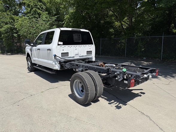 2026 Ford Super Duty F-350 DRW XL 4WD Crew Cab 179" WB 60" CA