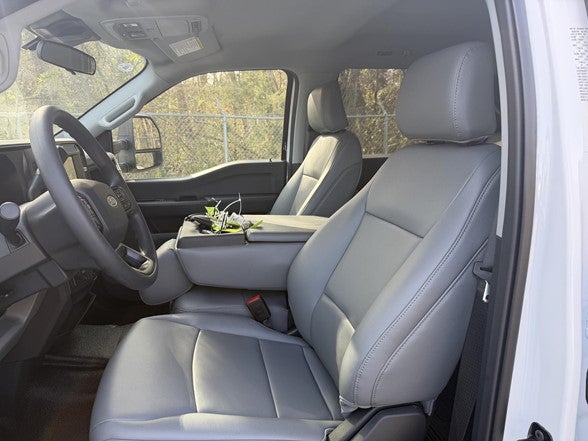 2026 Ford Super Duty F-350 DRW XL 4WD Crew Cab 179" WB 60" CA