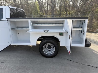 2026 Ford Super Duty F-350 DRW XL 4WD Crew Cab 179" WB 60" CA