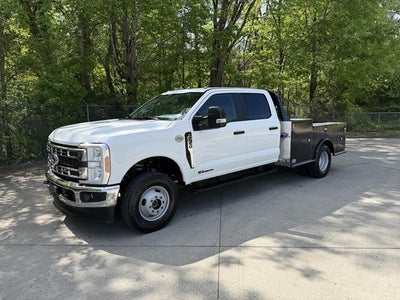 2026 Ford Super Duty F-350 DRW XL 4WD Crew Cab 179" WB 60" CA