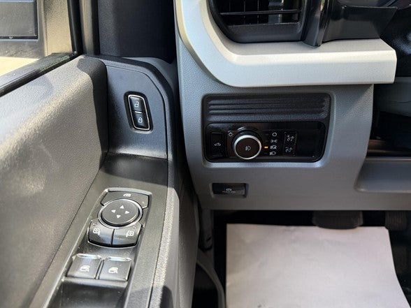 2026 Ford Super Duty F-350 DRW XL 4WD Crew Cab 179" WB 60" CA