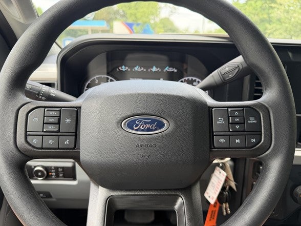 2026 Ford Super Duty F-350 DRW XL 4WD Crew Cab 179" WB 60" CA