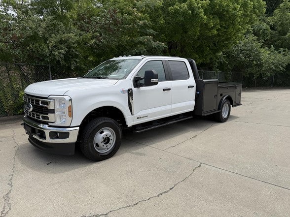2026 Ford Super Duty F-350 DRW XL 4WD Crew Cab 179" WB 60" CA