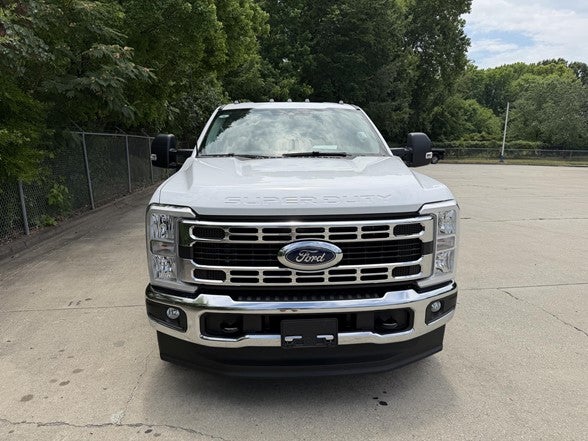 2026 Ford Super Duty F-350 DRW XL 4WD Crew Cab 179" WB 60" CA