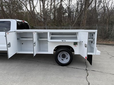 2026 Ford Super Duty F-550 DRW XL 4WD Crew Cab 179" WB 60" CA