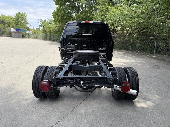 2026 Ford Super Duty F-550 DRW XL 4WD Crew Cab 179" WB 60" CA