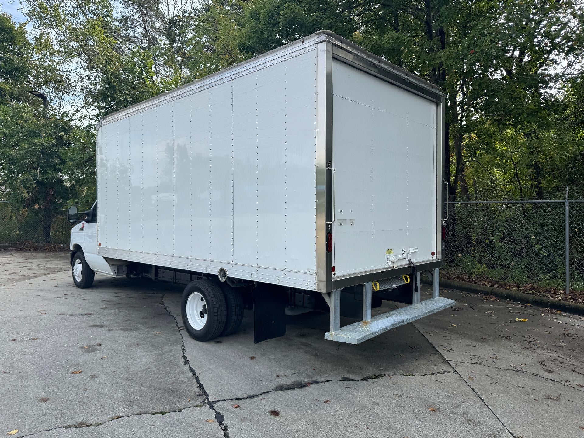 2024 Ford E-Series Cutaway E-350 SRW 138" WB