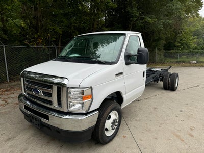 2025 Ford E-Series Cutaway E-450 DRW 176" WB