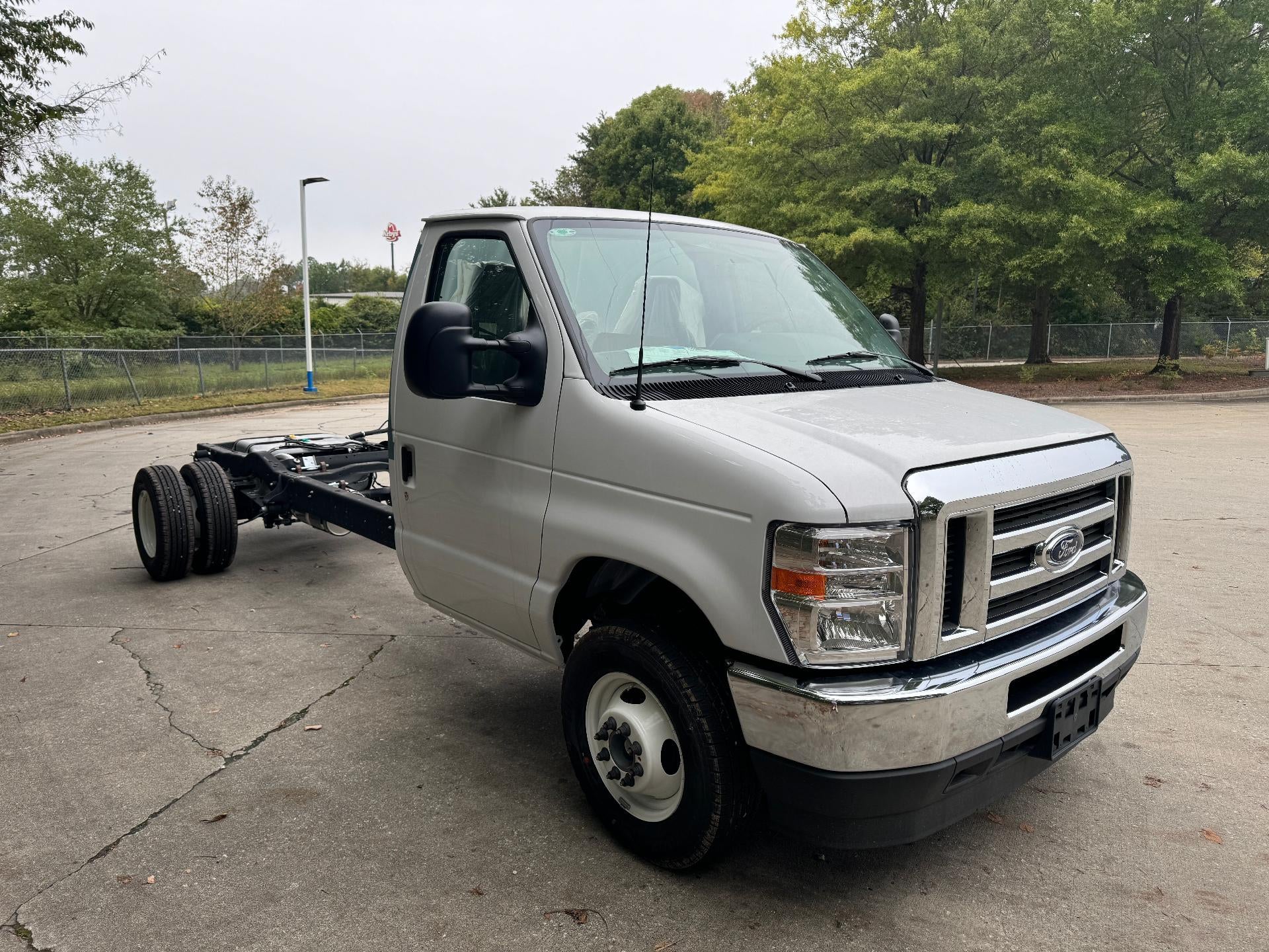 2025 Ford E-Series Cutaway E-450 DRW 158" WB